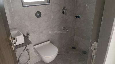 Bathroom Image of 450 Sq.ft 1 BHK Apartment / Flat for rent in Borivali West Mumbai for Rs. 36000