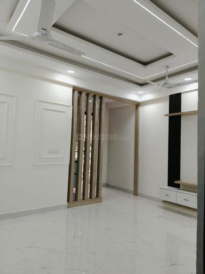 ML 73 Avenue Main Image 1