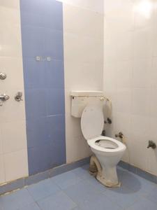 Common Bathroom Image of 550 Sq.ft 2 BHK Builder Floor for rent in Patparganj New Delhi for Rs. 20000