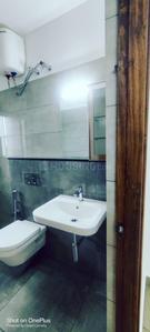 Bathroom Image of 3000 Sq.ft 3.5 BHK Apartment / Flat for sale in DLF Riverside, Vyttila Kochi for Rs. 22000000
