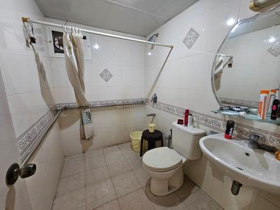 Bathroom Image of 1700 Sq.ft 3 BHK Apartment / Flat for sale in ABAD Marine Plaza, Marine Drive Kochi for Rs. 16500000