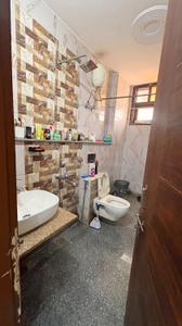 Bathroom Image of 1200 Sq.ft 2 BHK Builder Floor for rent in Sector 46 Gurgaon for Rs. 33500