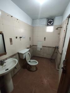 Bathroom Image of 910 Sq.ft 2 BHK Apartment / Flat for sale in Supertech Residency, Vaishali Ghaziabad for Rs. 12000000