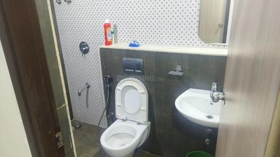 Bathroom Image of 1000 Sq.ft 2 BHK Apartment / Flat for rent in Lodha Palava Fresca C And D, Dombivli East Thane for Rs. 30000