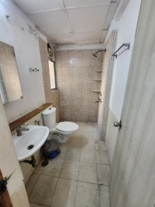 Bathroom Image of 950 Sq.ft 2 BHK Apartment / Flat for rent in Jaypee Kosmos, Sector 134 Noida for Rs. 23999