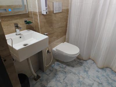 Bathroom Image of 700 Sq.ft 1 BHK Builder Floor for rent in Sector 54 Gurgaon for Rs. 64000