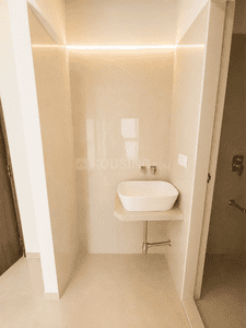 Image of 650 Sq.ft 2 BHK Apartment / Flat for sale in Andheri West, Mumbai for Rs. 21000000