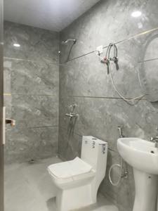 Common Bathroom Image of 1700 Sq.ft 3 BHK Apartment / Flat for sale in Venice Aspire, Noida Extension Greater Noida for Rs. 5999998