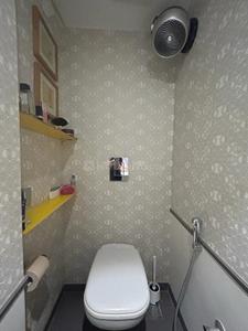 Bathroom Image of 750 Sq.ft 1 BHK Apartment / Flat for rent in Cuffe Parade Mumbai for Rs. 150000