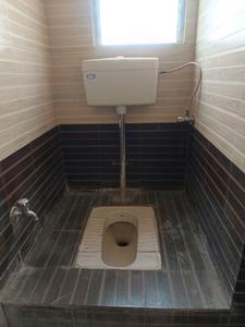 Common Bathroom Image of 900 Sq.ft 2 BHK Apartment / Flat for sale in Kalpataru Serenity, Hadapsar Pune for Rs. 7500000