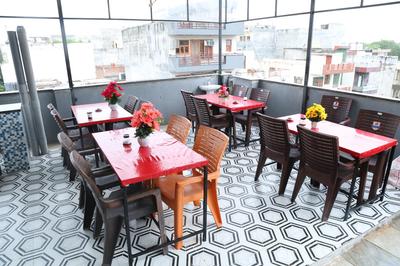 Kitchen Image of Sarita Royal Luxury Coliving PG for Girls &amp; Boys in Sector 52, Gurgaon