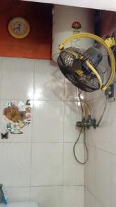 Bathroom Image of 500 Sq.ft 1 BHK Apartment / Flat for rent in Phool Bagan Kolkata for Rs. 15000