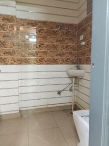 Bathroom Image of 800 Sq.ft 2 BHK Builder Floor for rent in Uttam Nagar New Delhi for Rs. 16500