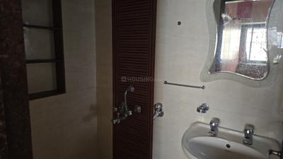 Queens View Bathroom One 4