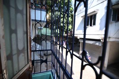 Balcony Image of 700 Sq.ft 2 BHK Independent House for rent in Sealdah Kolkata for Rs. 18000
