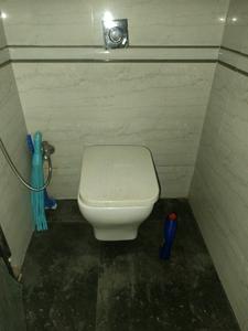 Common Bathroom Image of 1000 Sq.ft 2 BHK Apartment / Flat for rent in Amanora Future Towers, Hadapsar Pune for Rs. 36000