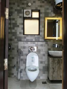 Common Bathroom Image of 1710 Sq.ft 3 BHK Apartment / Flat for sale in Vipul World, Sector 48 Gurgaon for Rs. 25000000