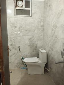 Bathroom Image of 2800 Sq.ft 4 BHK Duplex for rent in Western Court, Kolar Road Bhopal for Rs. 28000