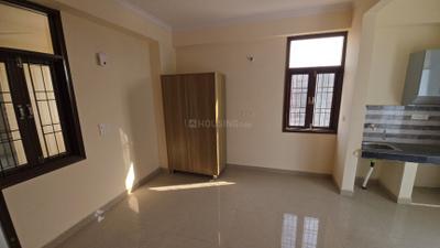 Bedroom Image of 372 Sq.ft 1 RK Apartment / Flat for rent in Sector 72 Noida for Rs. 12599