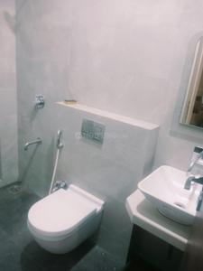 Bathroom Image of 1500 Sq.ft 4 BHK Apartment / Flat for rent in Mulund West Mumbai for Rs. 110000