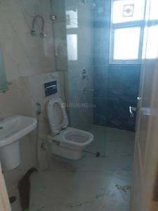 Bathroom Image of 1450 Sq.ft 3 BHK Apartment / Flat for rent in Omaxe The Palace, Gomti Nagar Lucknow for Rs. 32000