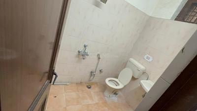 Bathroom Image of 2650 Sq.ft 3 BHK Villa for rent in DARSHAN VILLA, Dalanwala Dehradun for Rs. 90000