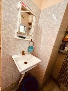 Bathroom Image of 700 Sq.ft 2 BHK Apartment / Flat for sale in Salt Lake City Kolkata for Rs. 3200000