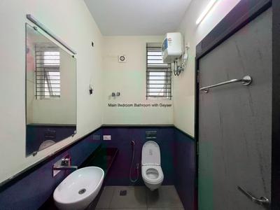 Bathroom Image of 3500 Sq.ft 3.5 BHK Builder Floor for rent in Uppilipalayam Coimbatore for Rs. 60000