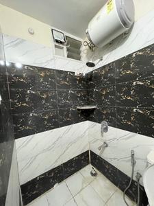 Bathroom Image of 1000 Sq.ft 2 BHK Apartment / Flat for rent in Dream New Race Course, Pipliya Kumar Indore for Rs. 24000