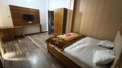 Bedroom Image of 1400 Sq.ft 8 BHK Villa for rent in Chaukaghat Varanasi for Rs. 70000