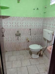 Bathroom Image of 1100 Sq.ft 3 BHK Apartment / Flat for rent in Epuru Eluru for Rs. 8500