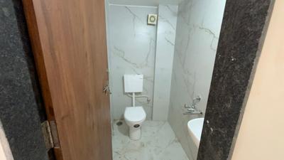Bathroom Image of 450 Sq.ft 1 RK Builder Floor for rent in Scheme 78 Indore for Rs. 15500