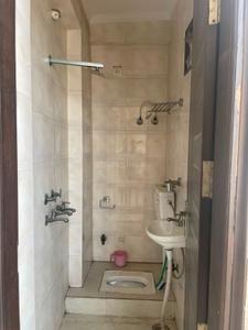 Bathroom Image of 1100 Sq.ft 3 BHK Apartment / Flat for rent in Shahdara New Delhi for Rs. 23000