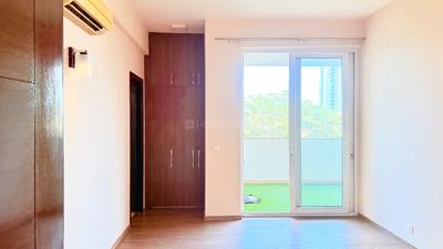 Bedroom Image of 2800 Sq.ft 3 BHK Apartment / Flat for sale in Emaar The Palm Springs, DLF Phase 5 Gurgaon for Rs. 105000000