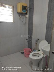 Bathroom Image of 1250 Sq.ft 3 BHK Apartment / Flat for rent in Vallabh Vidhyanagar Anand for Rs. 16500