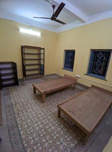 Image of ROOM FOR RENT IN 3BHK PREOCCUPIED LADIES FLAT  in Dhakuria, Kolkata