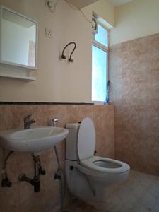 Common Bathroom Image of 1120 Sq.ft 2 BHK Apartment / Flat for sale in Jaypee Kensington Park Apartments, Shahpur Govardhanpur Khadar Noida for Rs. 9000000