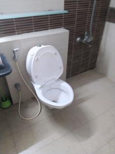 Common Bathroom Image of 2100 Sq.ft 3.5 BHK Apartment / Flat for sale in Supreme Apartment, Santacruz West Mumbai for Rs. 110000000