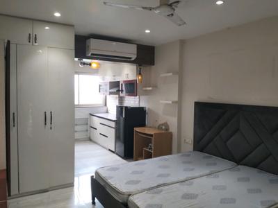 Bedroom Image of 360 Sq.ft 1 RK Apartment / Flat for rent in DLF Capital Greens Phase 1 And 2, Karampura New Delhi for Rs. 25000