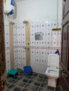 Bathroom Image of 800 Sq.ft 3 BHK Independent House for rent in Rama Mandi Jalandhar for Rs. 18000
