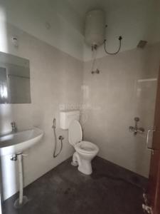 Bathroom Image of 750 Sq.ft 1 BHK Apartment / Flat for rent in Murugeshpalya Bengaluru for Rs. 28000