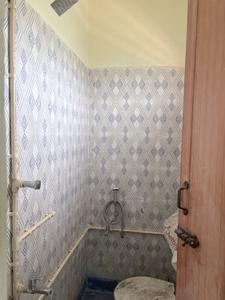 Bathroom Image of 900 Sq.ft 2 BHK Independent House for rent in Ottiyambakkam Chennai for Rs. 14000