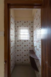 Bathroom Image of 1300 Sq.ft 3 BHK Apartment / Flat for sale in Maharani Peta Visakhapatnam for Rs. 8500000