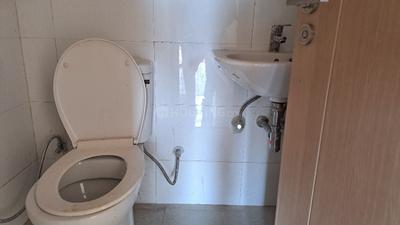 Bathroom Image of 1845 Sq.ft 3 BHK Apartment / Flat for sale in DLF Express Greens, Manesar Gurgaon for Rs. 13900000