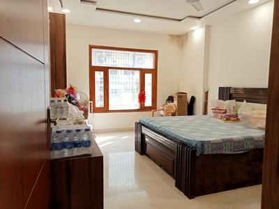 Bedroom Image of 1800 Sq.ft 3 BHK Builder Floor for rent in Paschim Vihar New Delhi for Rs. 58000