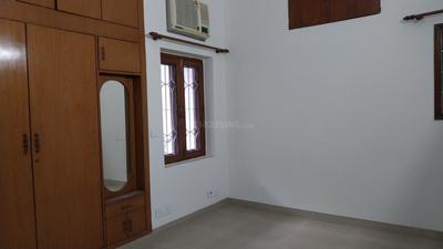 Bedroom Image of 2400 Sq.ft 4 BHK Builder Floor for rent in Arjun Nagar New Delhi for Rs. 150000