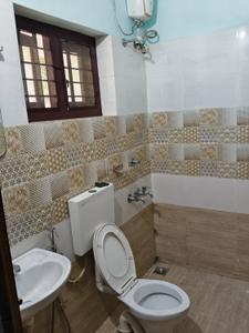 Bathroom Image of 950 Sq.ft 2 BHK Builder Floor for rent in Mannammoola Thiruvananthapuram for Rs. 10500
