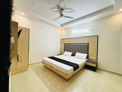 Bedroom Image of the hostel yard in Sector 58, Noida