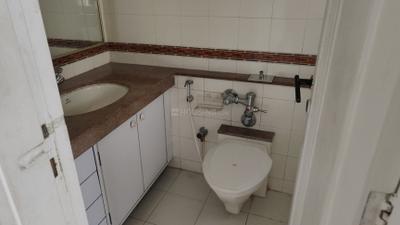 Image of 1100 Sq.ft 2 BHK Apartment / Flat for rent in Ahuja Chardham Apartment, Bandra West, Mumbai for Rs. 169000
