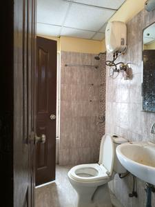 Common Bathroom Image of 1192 Sq.ft 2.5 BHK Apartment / Flat for rent in Rishabh Cloud 9 Towers, Vaishali Ghaziabad for Rs. 28000